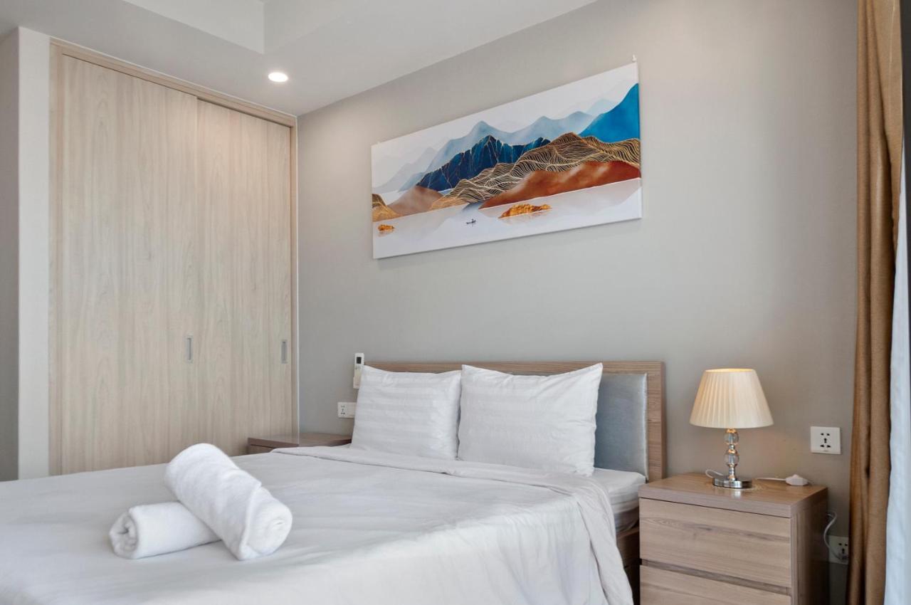 De' Lora Goldcoast