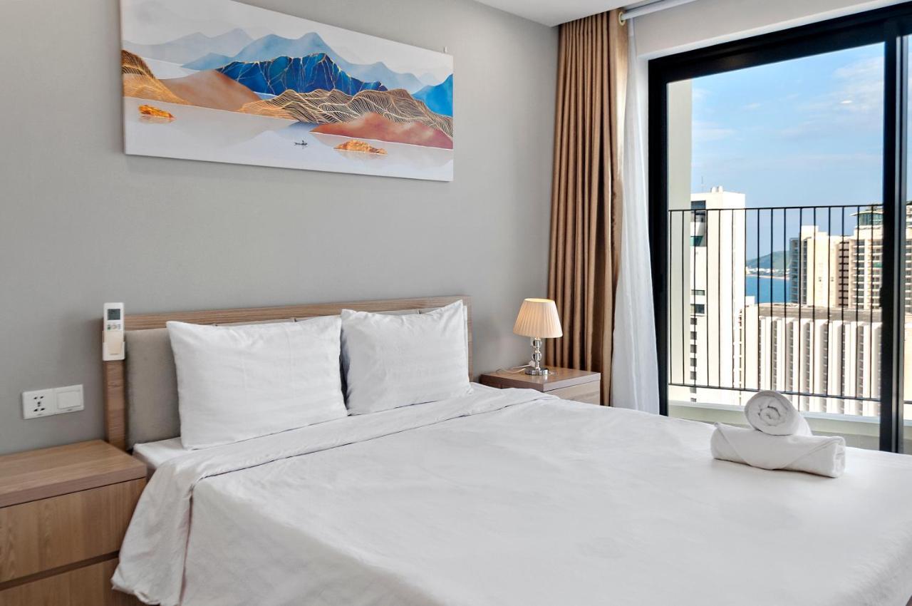 De' Lora Goldcoast