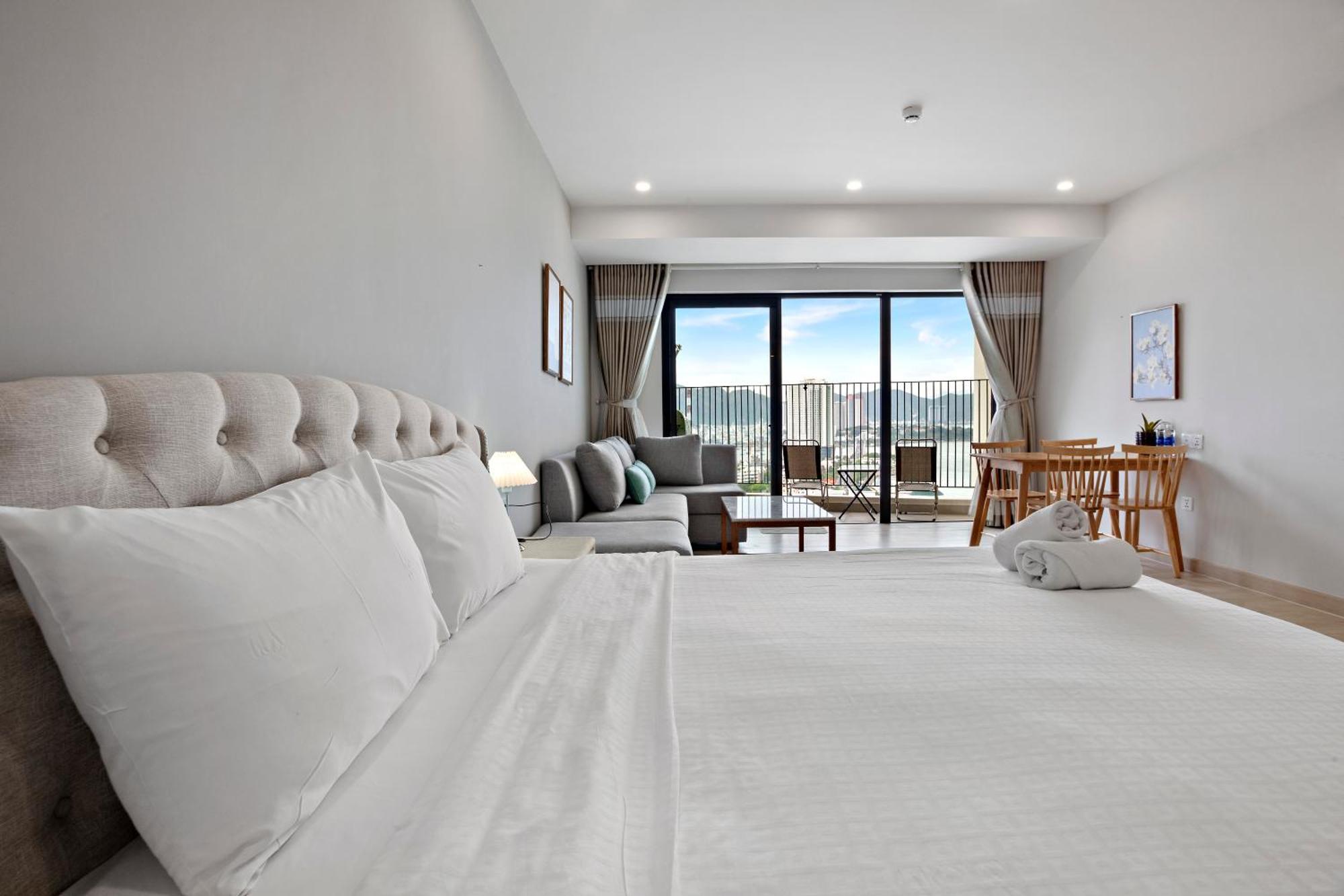 De' Lora Goldcoast * Nha Trang