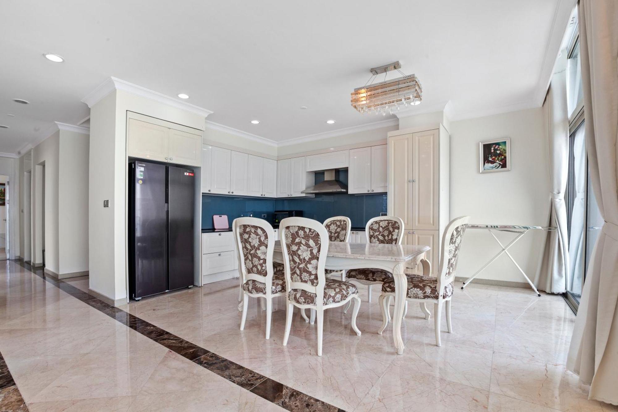 De' Lora Goldcoast