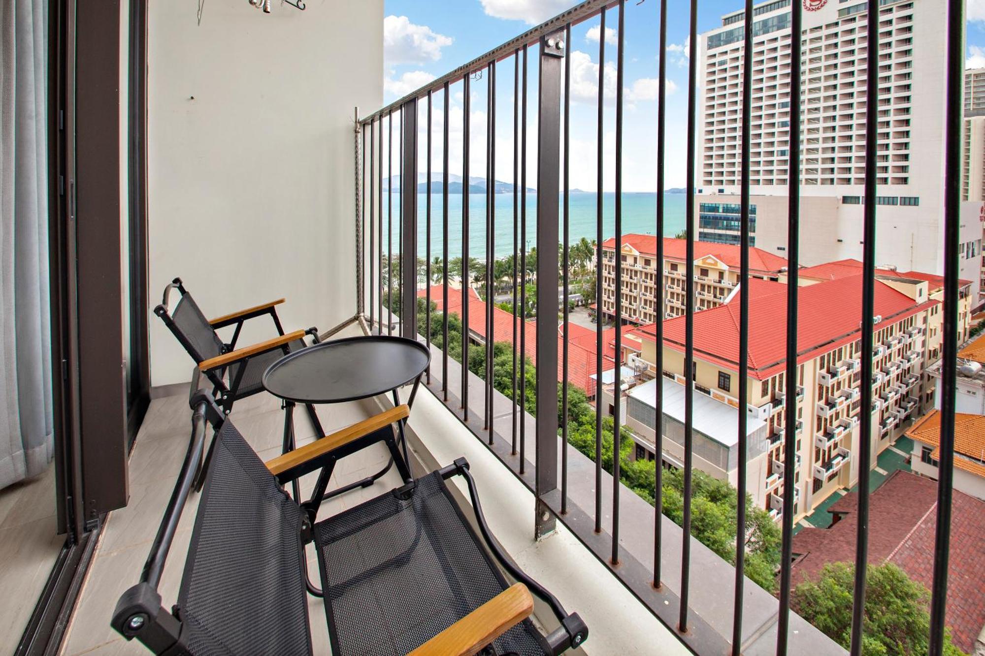 De' Lora Goldcoast * Nha Trang