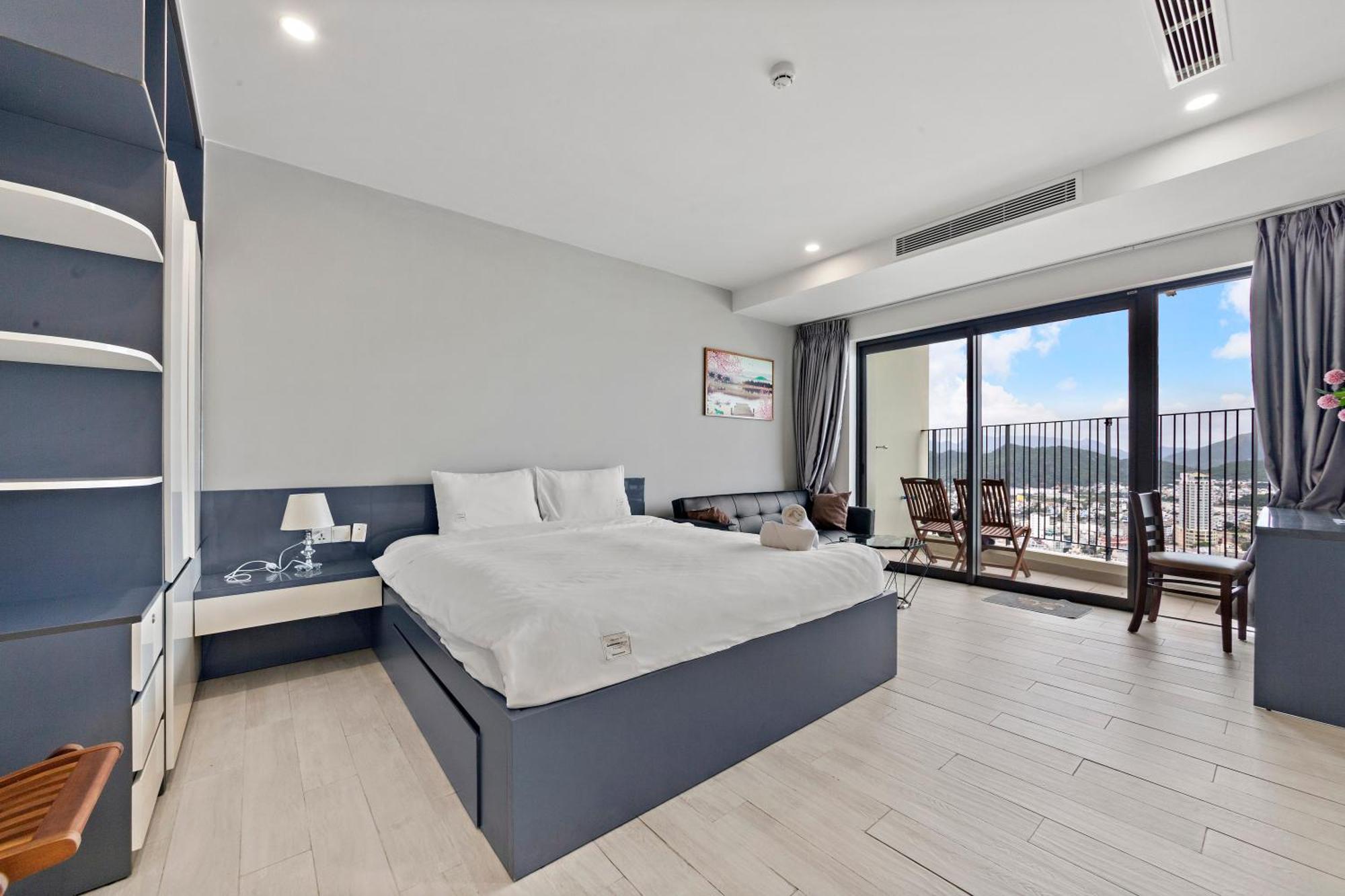 De' Lora Goldcoast * Nha Trang
