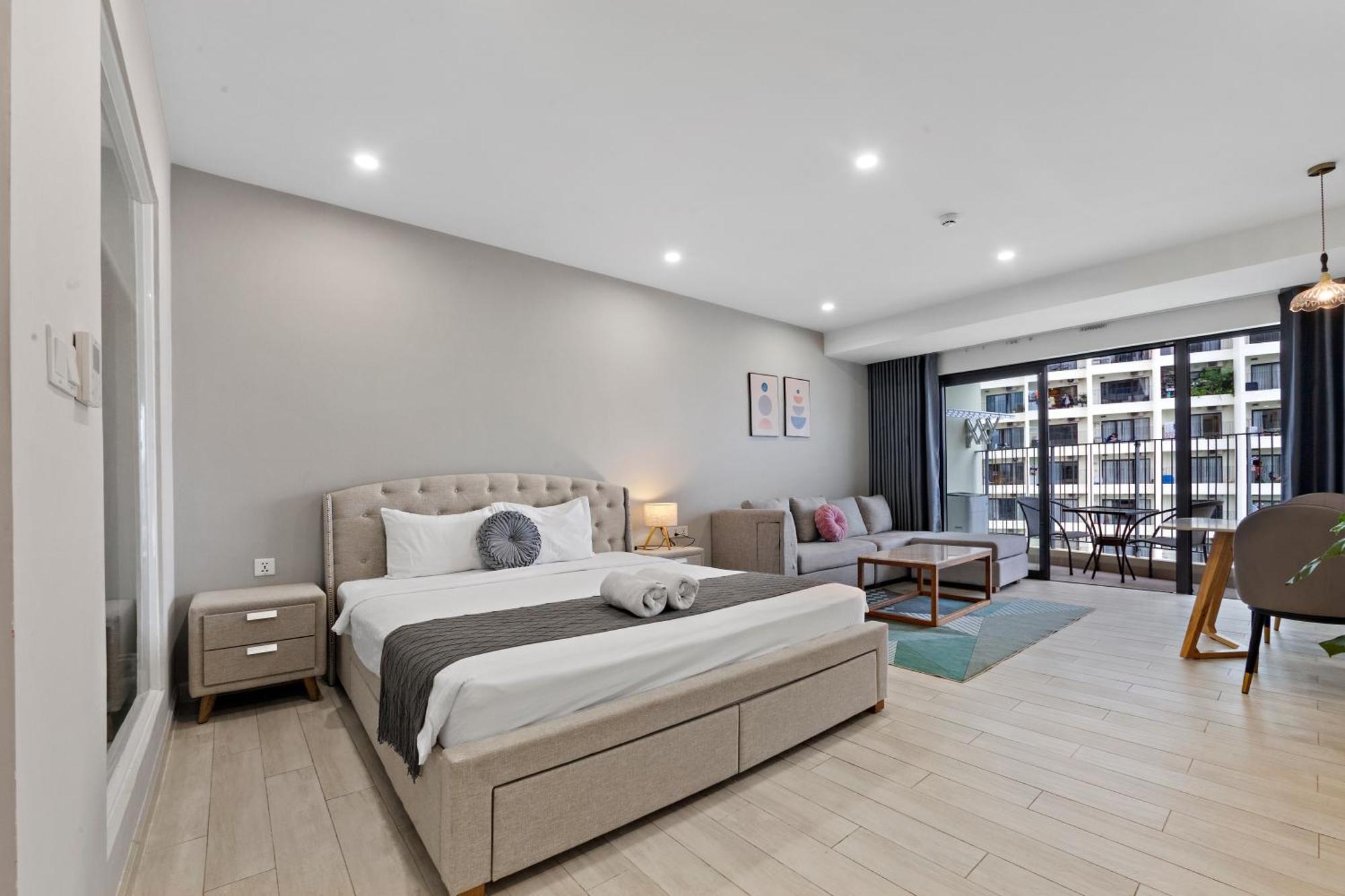 De' Lora Goldcoast