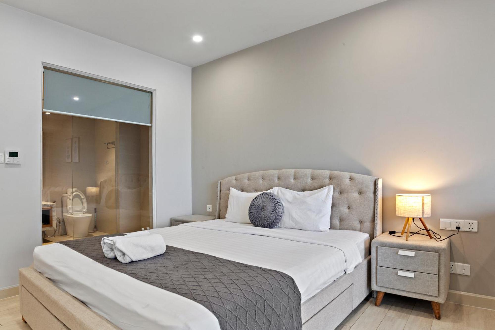 De' Lora Goldcoast * Nha Trang